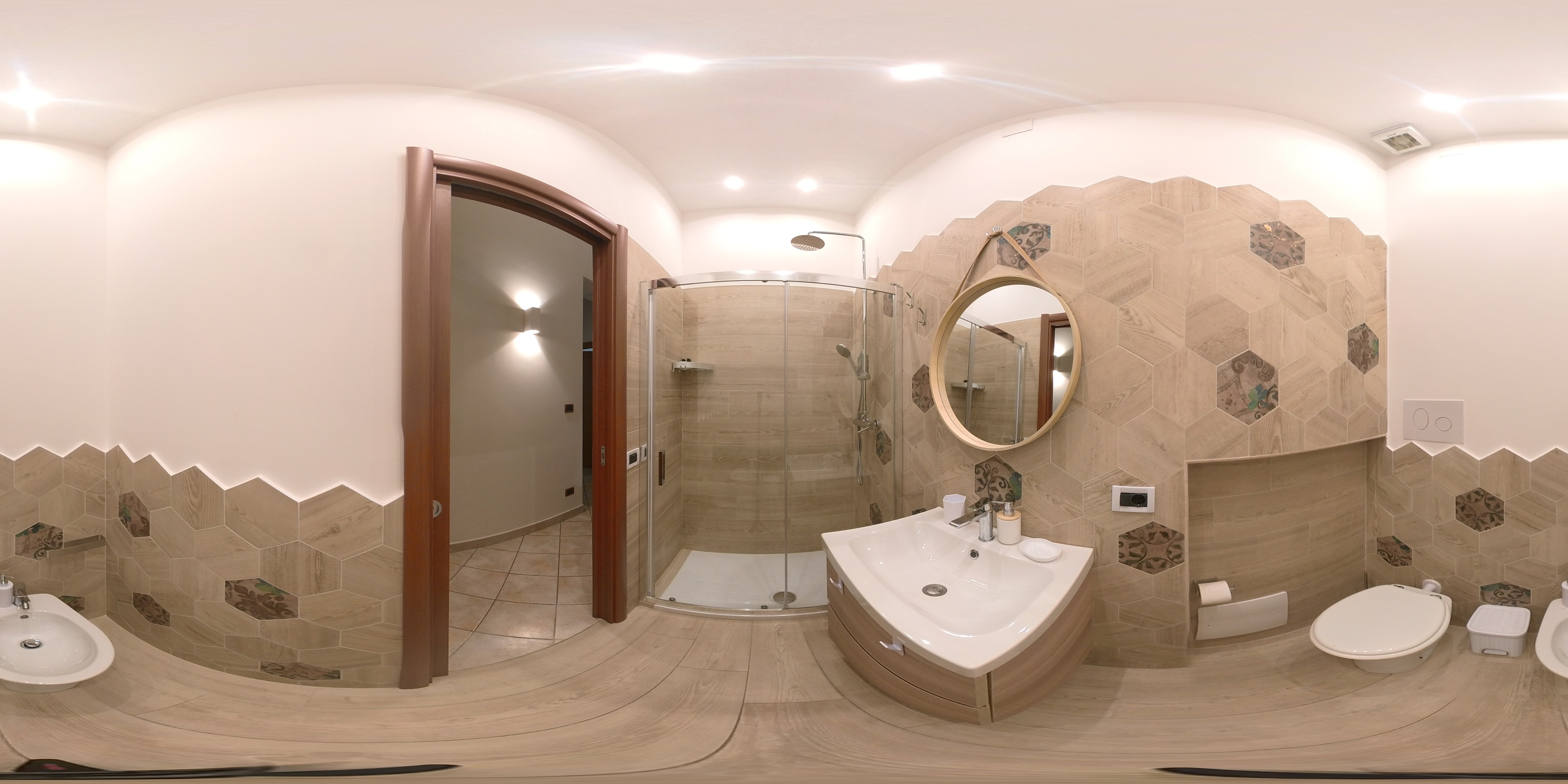 Bagno Elegante con Piastrelle Decorative