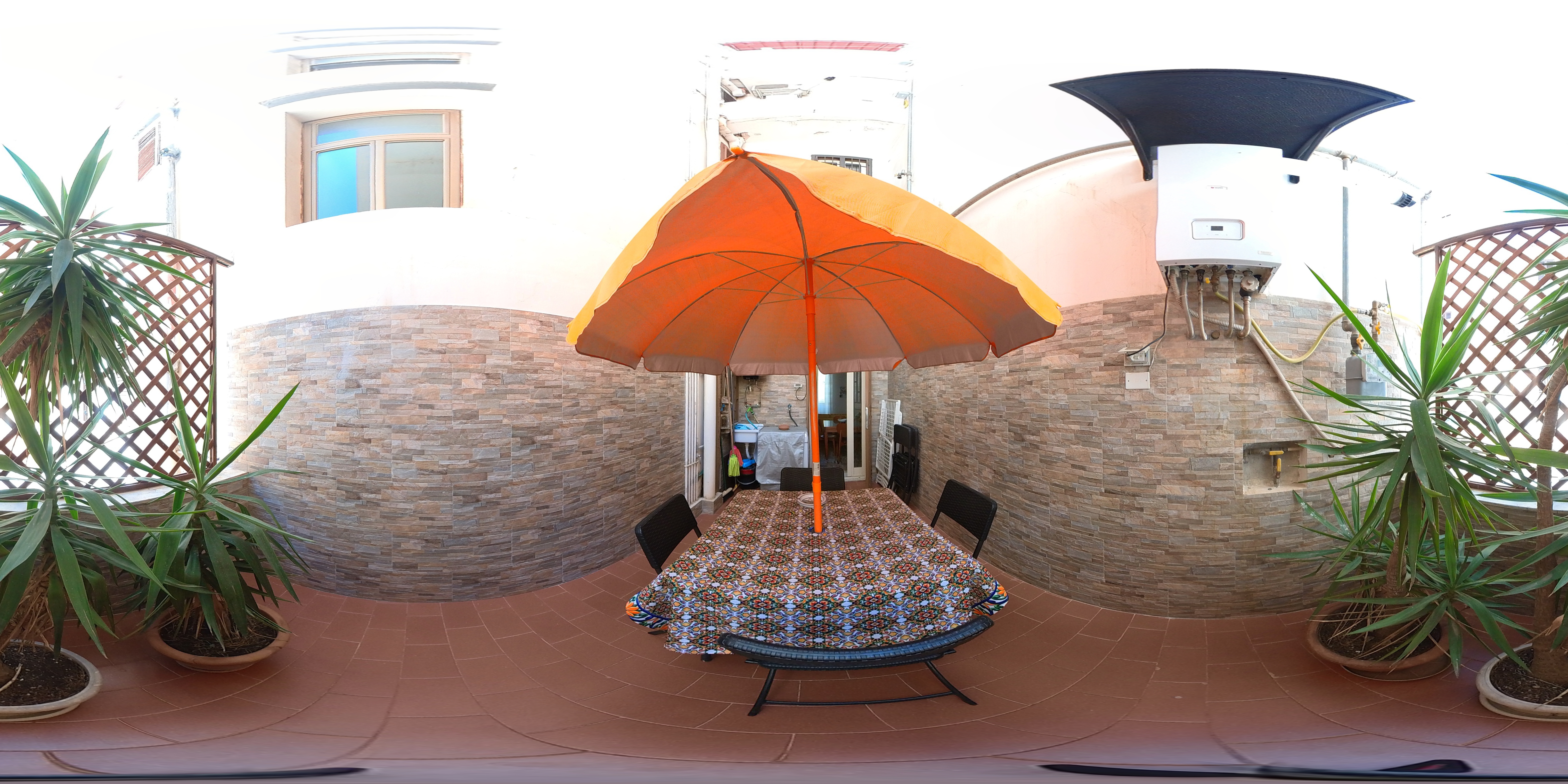 Terrazzo Privato con Zona Pranzo